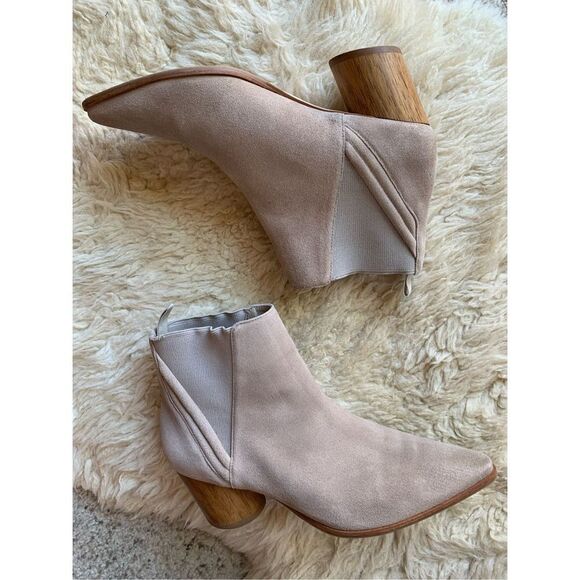 Bernardo Ferris Suede Pointed Toe Bootie Beige Size 9.5 - Picture 4 of 12